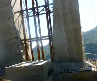 Nuestros productos y servicios&nbsp;obtuvieron grandes elogios&nbsp;en&nbsp;la construcci&oacute;n del puente colgante de 260 metros de la autopista Gui-qian por parte de los clientes en China